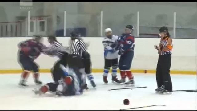 Хоккеистки красноярской команды «Бирюса» подрались с соперницами из клуба «Арктика» смотреть онлайн