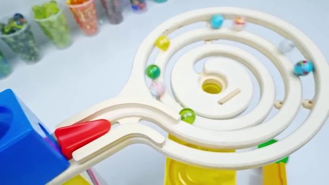 Шарики катаются по лабиринту_видео для детей_2023_79 смотреть онлайн