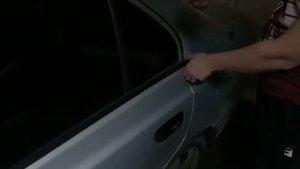 Как открыть машину "Hyundai Accent" за минуту, без ключей!!!!!