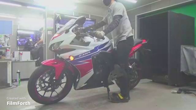 Мотоцикл спортбайк Honda CBR красный