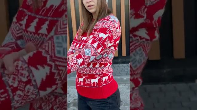 Теплый новогодний новый свитер без горла женский красный с оленями (035)