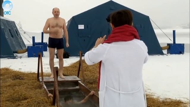 Православные отмечают праздник Крещение Господне смотреть онлайн