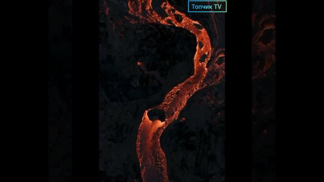 Volcanic eruption in Indonesia. В Индонезии началось извержение вулкана Карангетанг.