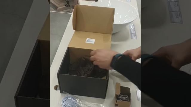 Что входит в комплект смесителя для ванны D&K с коротким изливом арт.DA1493201? смотреть онлайн