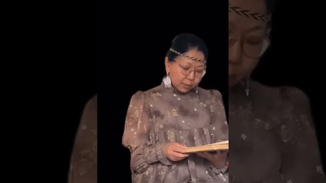 Олонхо "Дьырыбына Дьырылыатта Кыыс бухатыыр" смотреть онлайн