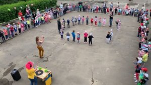 Муз.игра «Собрались на празднике...»