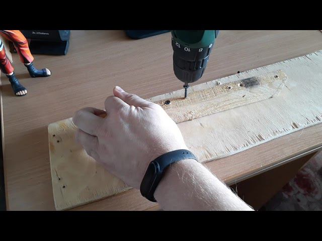 Закручиваю шурупы шуруповёртом STARTIS модель V165