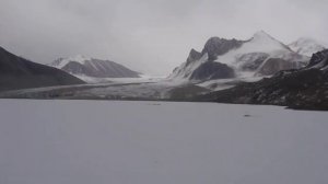 Озеро Петрова – самое большое ледниковое озеро в Кыргызстане.