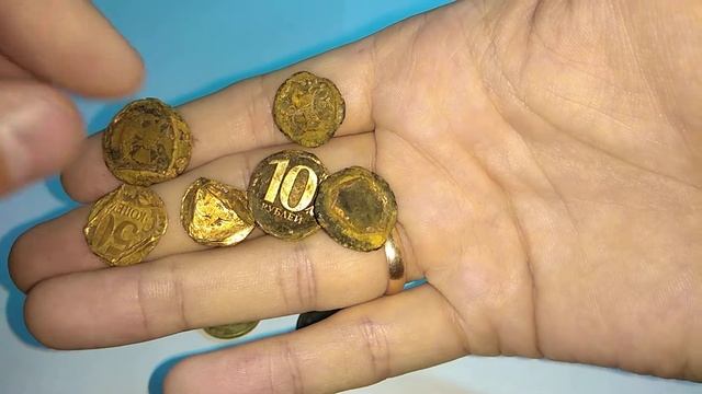 Монеты из стиральной машины расслоились. смотреть онлайн