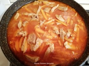 Гуляш из индейки с подливкой. Рецепт простой. Как приготовить вкусное второе блюдо к любому гарниру
