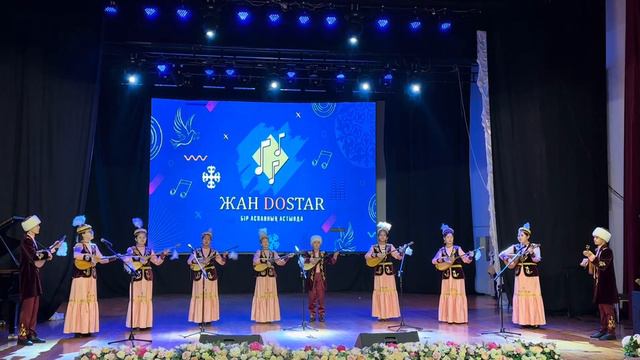 Манарбек Ержанов "Сайра бұлбұл". "Жас екпін" дәстүрлі әншілер ансамблі.