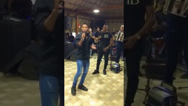 Omar Geles se emociona Escuchando Cantar a Juan Gómez, El Joven Albañil Que Canta Vallenato