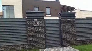 Смонтировали очень стильный забор жалюзи