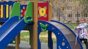 КАТАЕМСЯ НА ДВУХКОЛЁСНОМ САМОКАТЕ