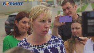 Краснодарский вице-губернатор отправила к застройщикам родителей лишённых мест в школе первоклашек