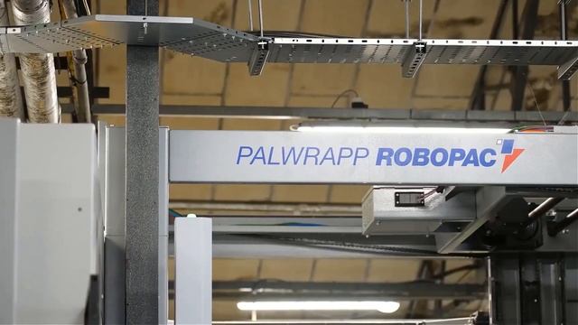 Групповая упаковка бутылок в термоусадочную плёнку и паллетизация | Линия упаковки ROBOPAC