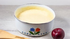 Заливной пирог со сливами