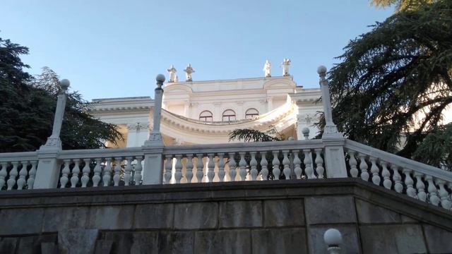 Пожалуй, самый красивый санаторий Крыма: «Родина» в Гаспре смотреть онлайн