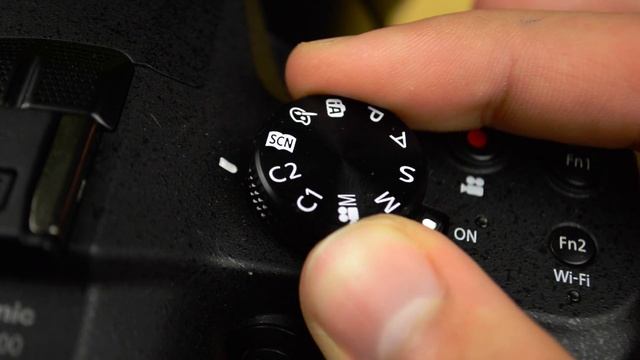 Обзор фотокамеры Panasonic Lumix FZ1000 смотреть онлайн