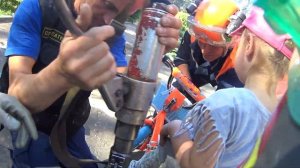 У ребёнка застряла ножка в велосипеде...