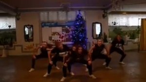 Классный и легкий танец по современную песню. Девки зажгли? На 23 февраля. 8 марта. Новый год)