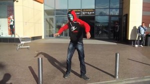 Прикольный танец под торговым центром.Смотреть всем.Электрик буги.electric boogie dance