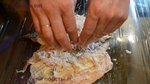 Домашняя ветчина из скумбрии с луком в ветчиннице