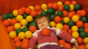 Дети играют. Детский уголок. Kids are playing. Children's corner. Bigzz