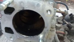 Разбор впуска Хонда Аккорд 5. Снятие EGR, форсунок, ДПДЗ, заслонки.