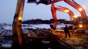 это север. Утопленный экскаватор