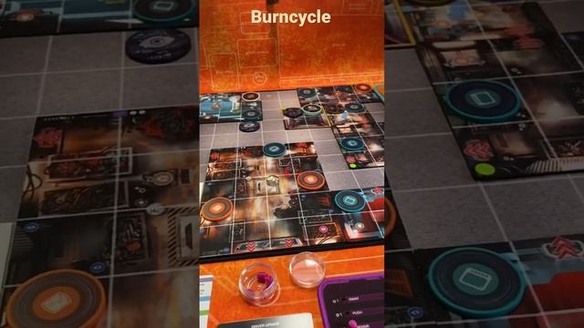 Настольная игра про роботов и скрытое перемещение. Первое впечатление от Burncycle.