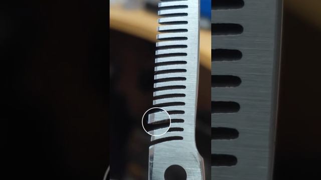 Затыловка зубчатого полотна филировочных ножниц . смотреть онлайн