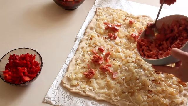 Пицца по-русски! С колбасой и жареным луком смотреть онлайн