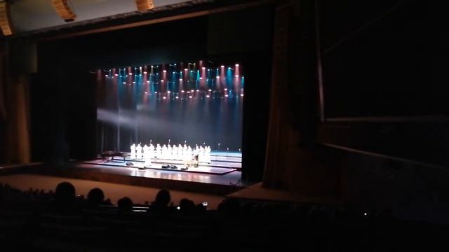 Актриса Светлана Крючкова исполняет песню