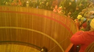 Мотоцикл в бочке