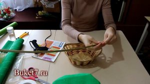 Мастер класс. Букет из конфет Корзина с розами своими руками