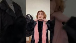 Как носить платок или палантин с шубой?