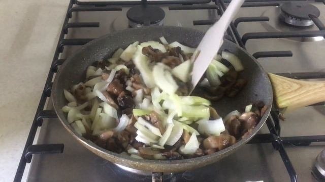 Пшенная каша с грибами в горшочке - попробуйте и вы не пожалеете!