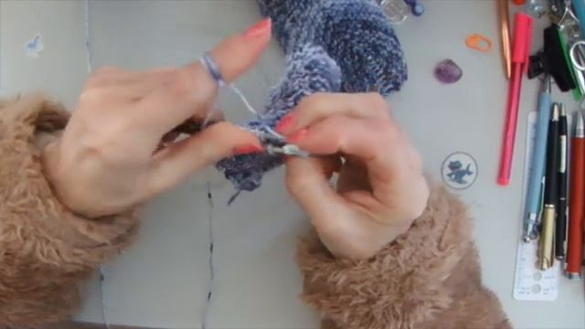 МАСТЕР КЛАСС УРОКИ ВЯЗАНИЯ ПРОСТЫЕ СЛЕДКИ ТАПОЧКИ НА 2 СПИЦАХ ДЛЯ НАЧИНАЮЩИХ "CHELSYA" | ХАНИ И АНH смотреть онлайн