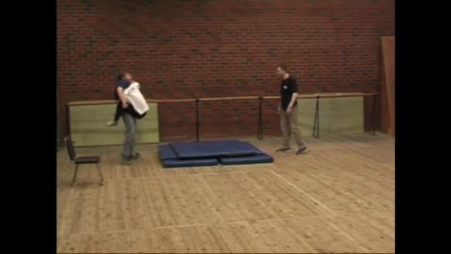 Алексей Филимонов дерётся с Владом Абашиным и Артёмом Тульчинским. Реслинг в ГИТИСе. смотреть онлайн