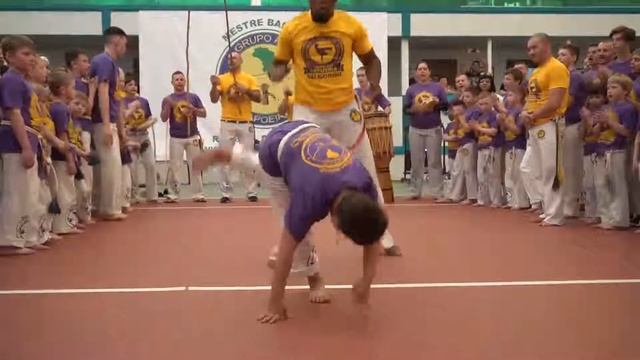 Ponta Cinza troca de cordas em Belgorod 2019 AXE Capoeira смотреть онлайн
