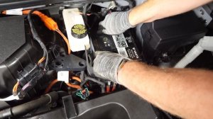 Volkswagen ID.4 - 12V Battery Install (Ohmmu)