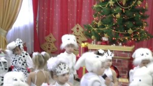 Танец с конфетами в яслях на новогоднем утреннике 2018 .Чудный телефончик. Муз.  рук.  Максюта Г.В.