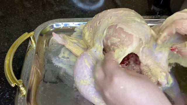 Очень вкусная и сочная курица в духовке в сметано-горчичном маринаде .