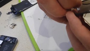 как убрать пятна на дисплее iPhone 5s