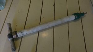 Шприц для заполнения щелей, трещин, швов, стыков.