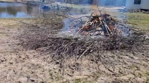 Сельская жизнь весной. Сегодня на хуторе гости, забор, огород, пчеловод, стрижка овец.Конец проекта