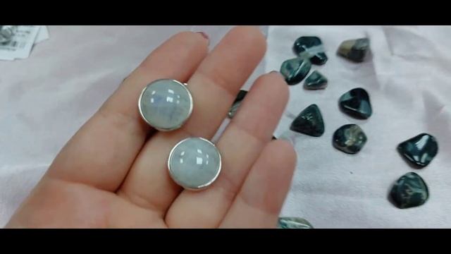 Лунный камень - адуляр. Что это такое, и кто может носить украшения этим камнем?
