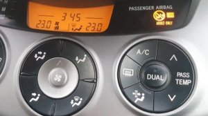 Кнопка, значение которой не знает 99% владельцев авто. Кнопка на панели управления Toyota и Lexus