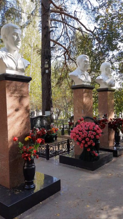 Бандитский Екатеринбург ⚡️
Северное кладбище ☦️ ОПГ Уралмашевские ☦️
Лихие 90-е ⚰️